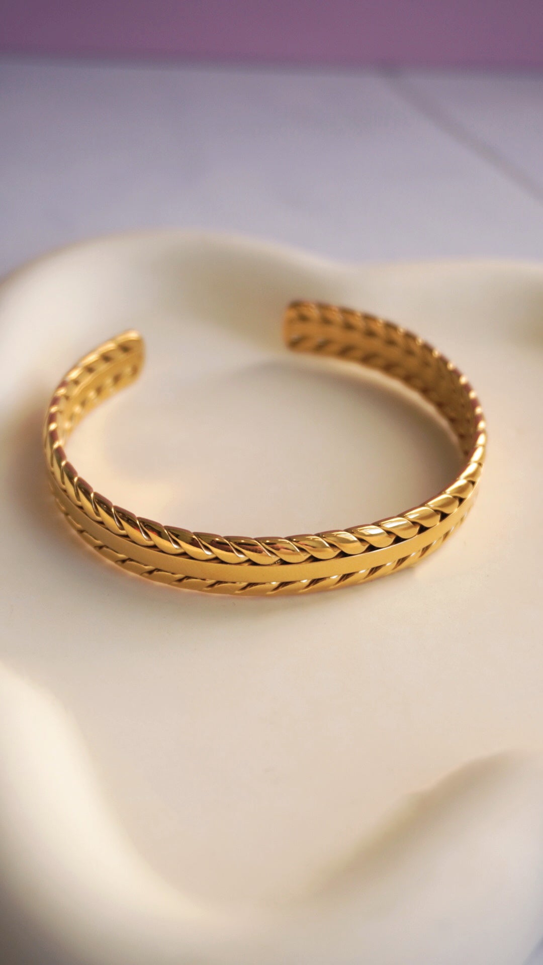 Milán Cuff Bracelet 💧 - Gold